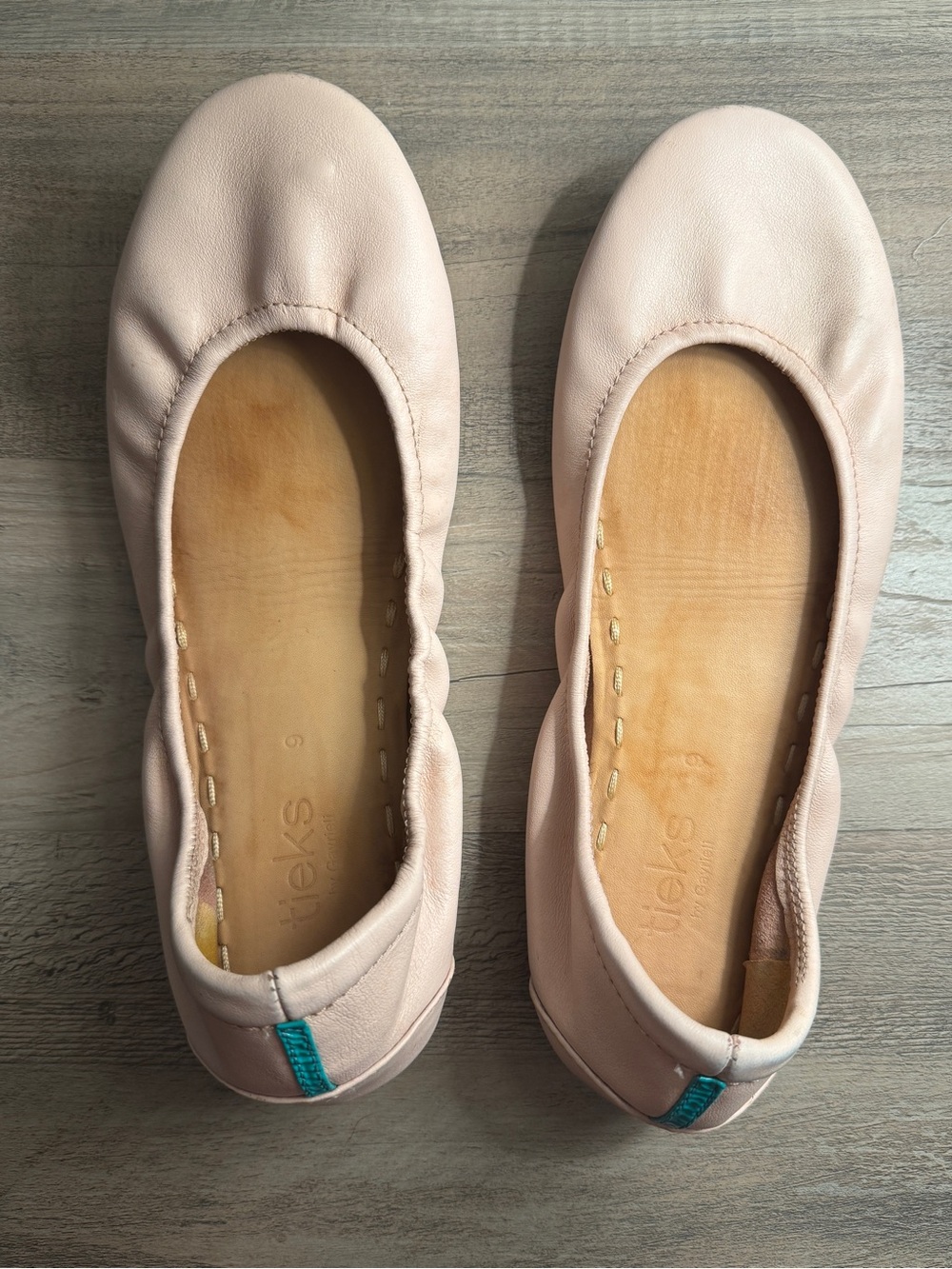 Tieks Pale Pink Leather Ballet Flats with Teal Heel Tab, size 9 ballerina pink